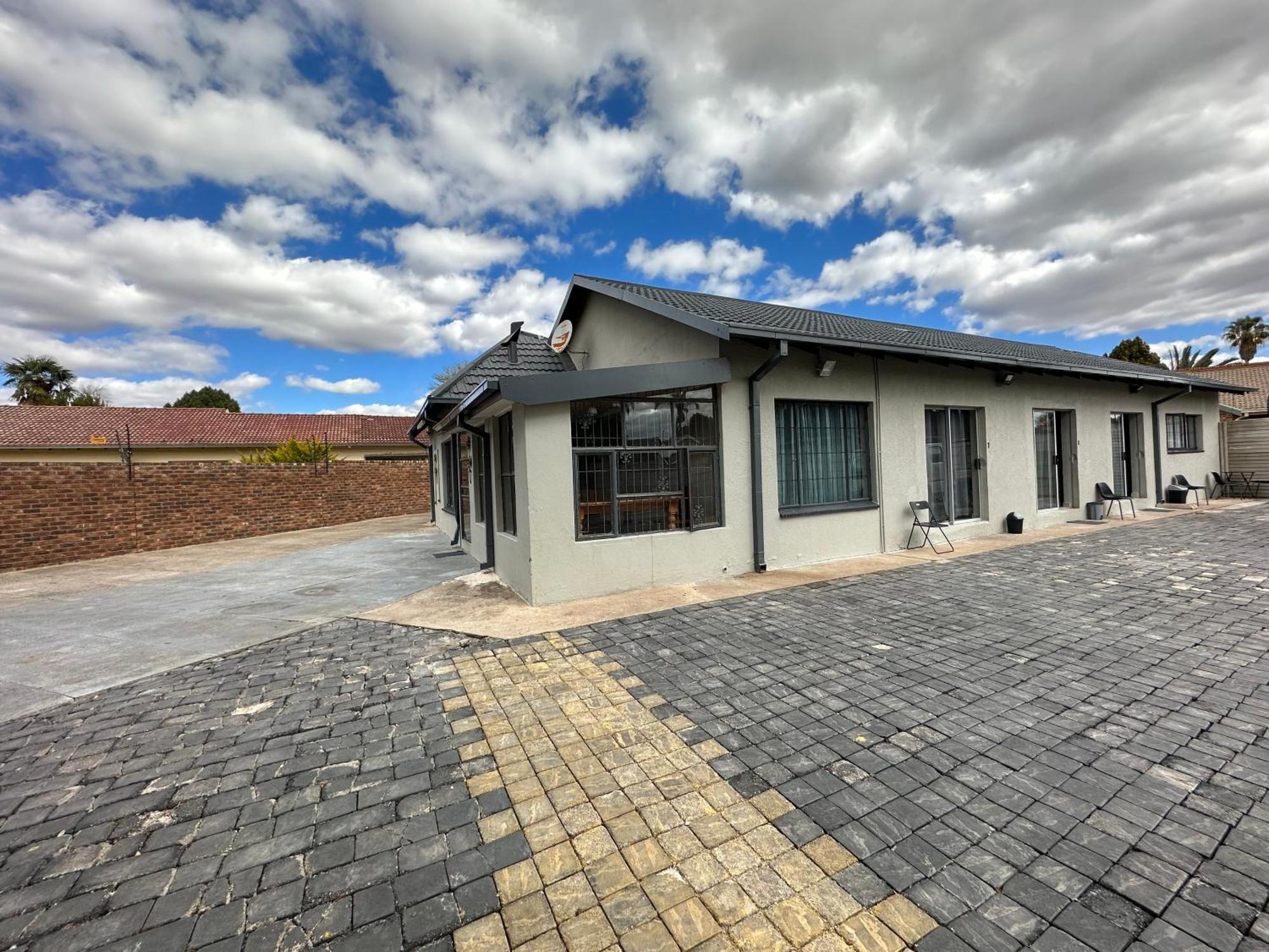 Favour Guest House Polokwane Exteriör bild