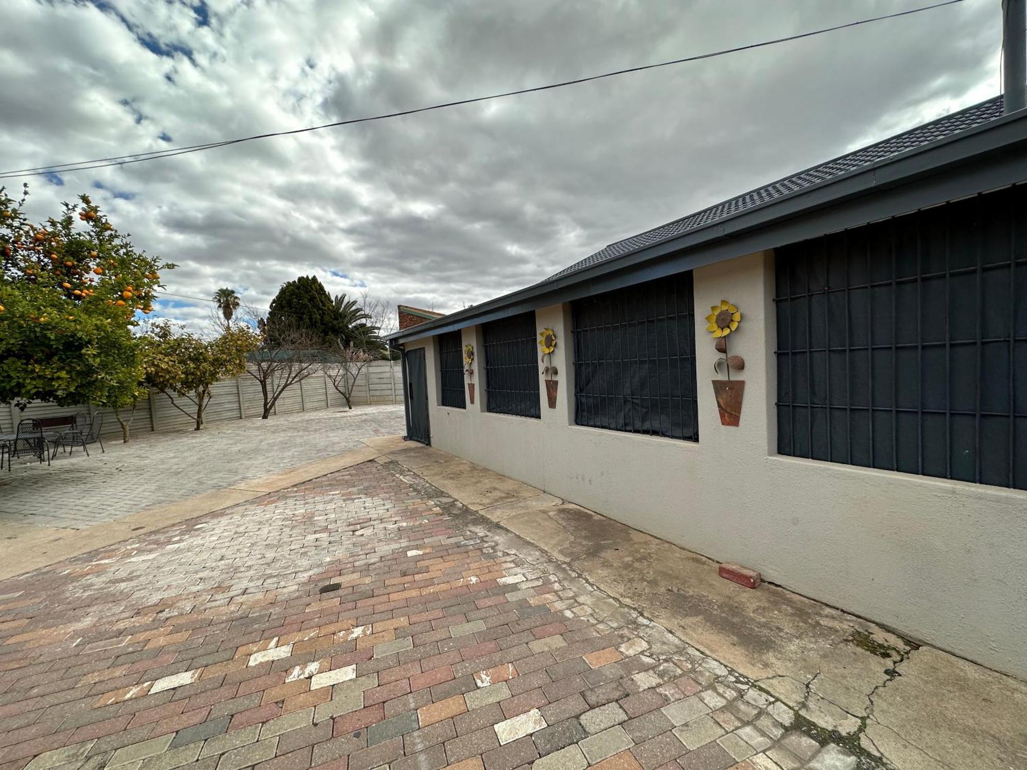 Favour Guest House Polokwane Exteriör bild