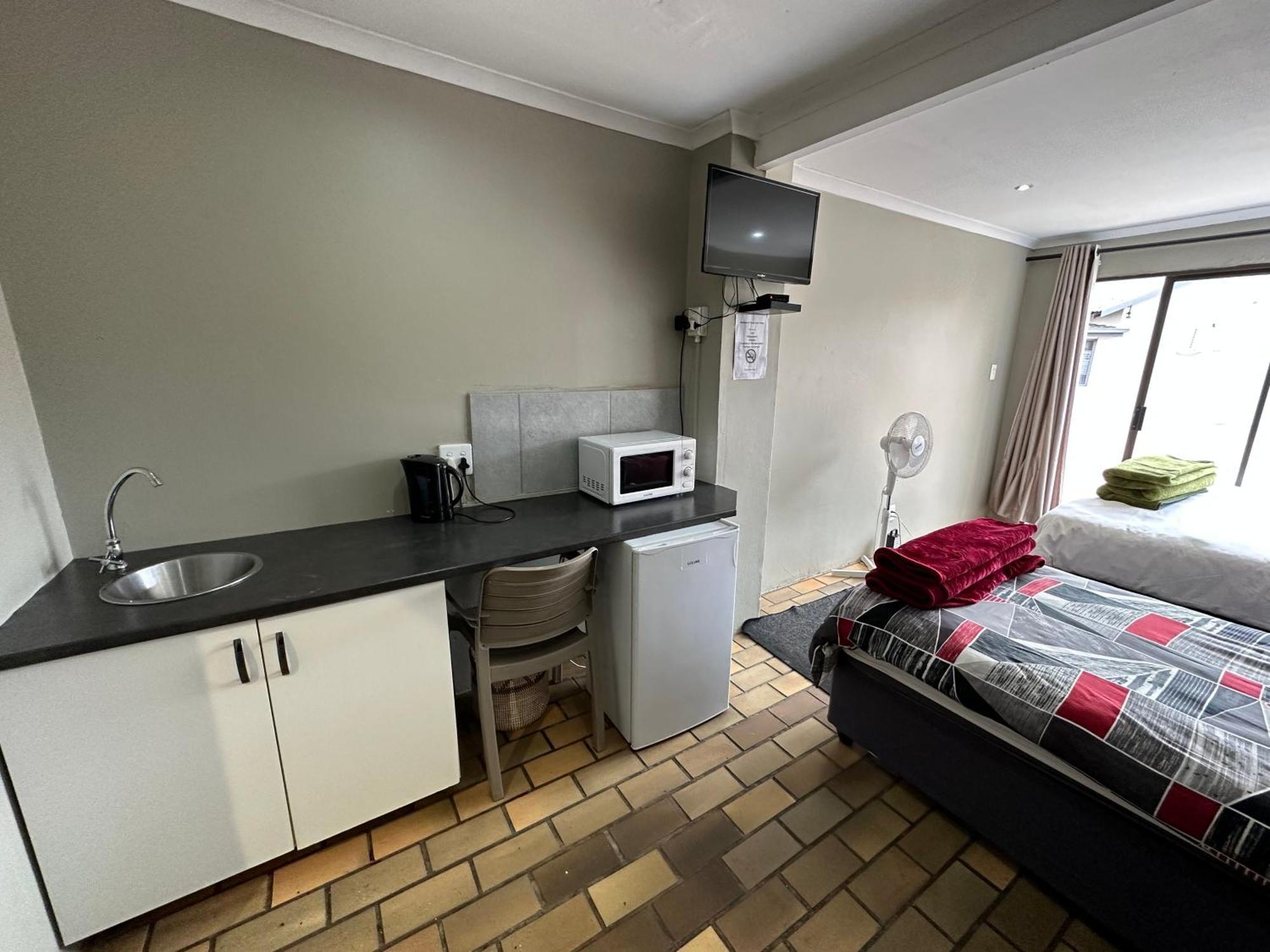 Favour Guest House Polokwane Exteriör bild
