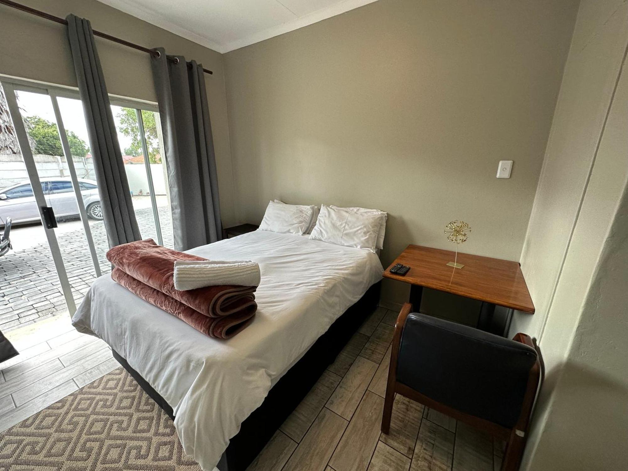 Favour Guest House Polokwane Exteriör bild