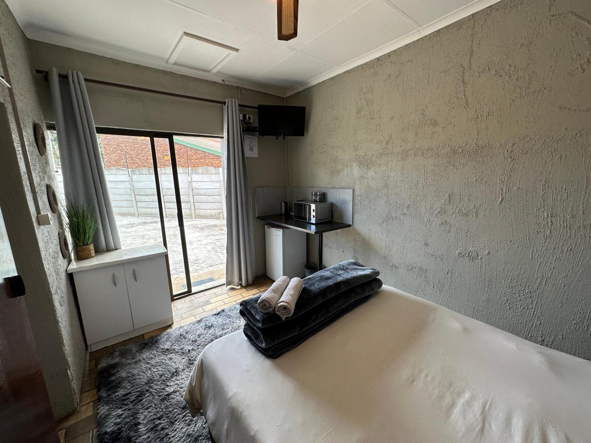 Favour Guest House Polokwane Exteriör bild