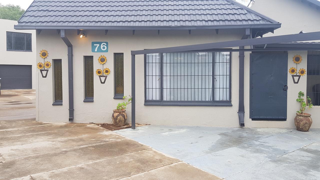 Favour Guest House Polokwane Exteriör bild