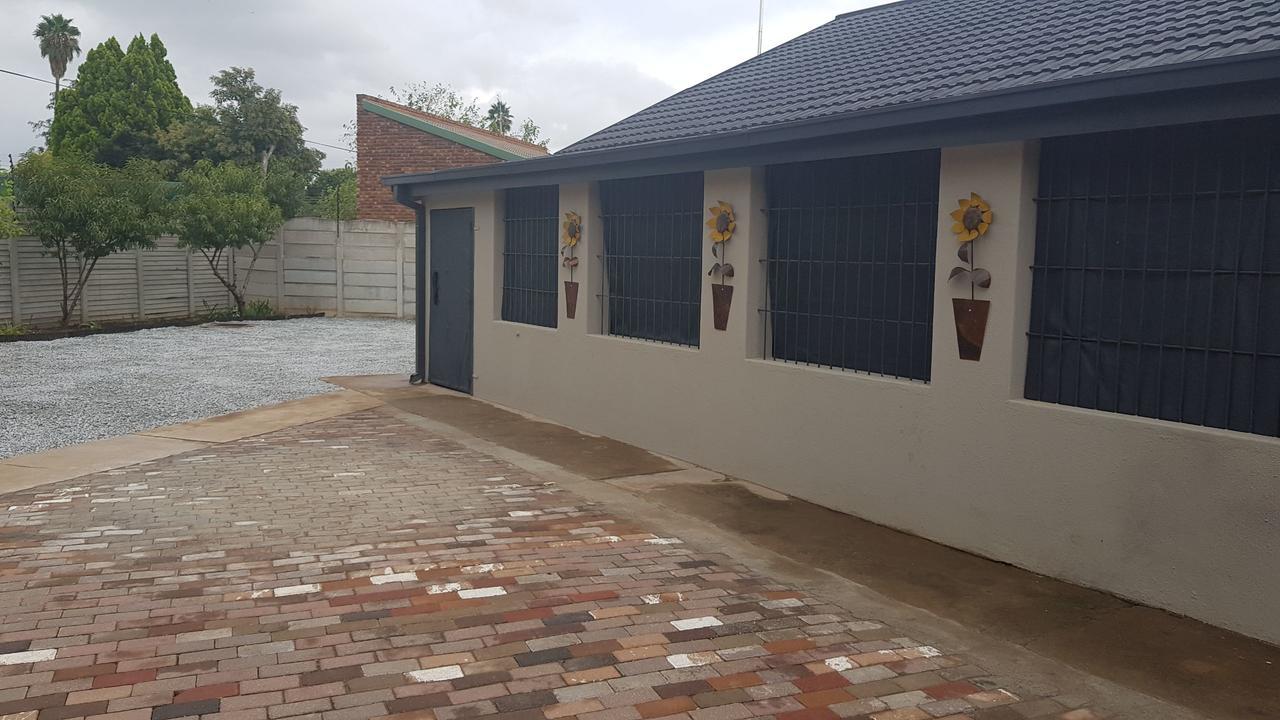 Favour Guest House Polokwane Exteriör bild