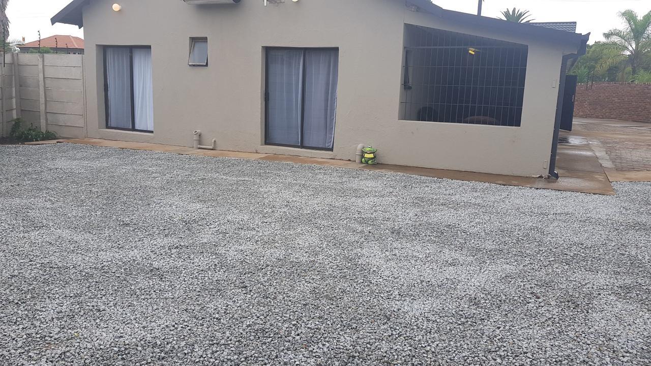 Favour Guest House Polokwane Exteriör bild